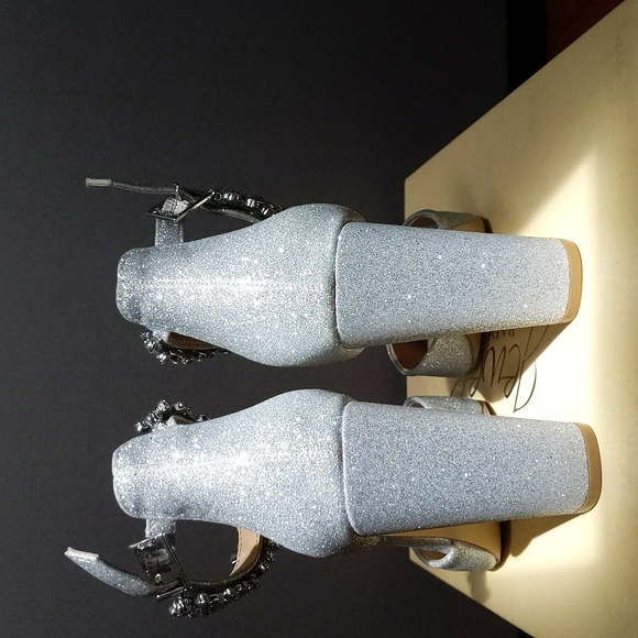 NIB Jewel Badgley Mischka Women's Ollie High Heel Pump Silver - Picture 5 of 14